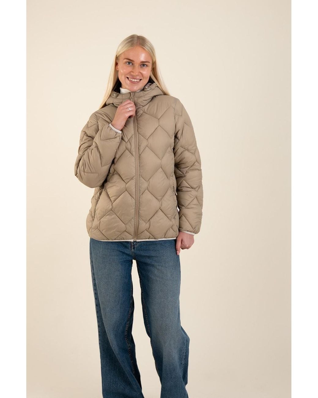 Harvey & Jones Blue Lightweight Water Resistant Quilted Jacket