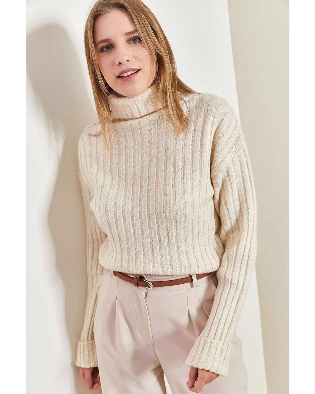 Bianco Lucci Natural Ribbed Turtleneck Crop Sweater