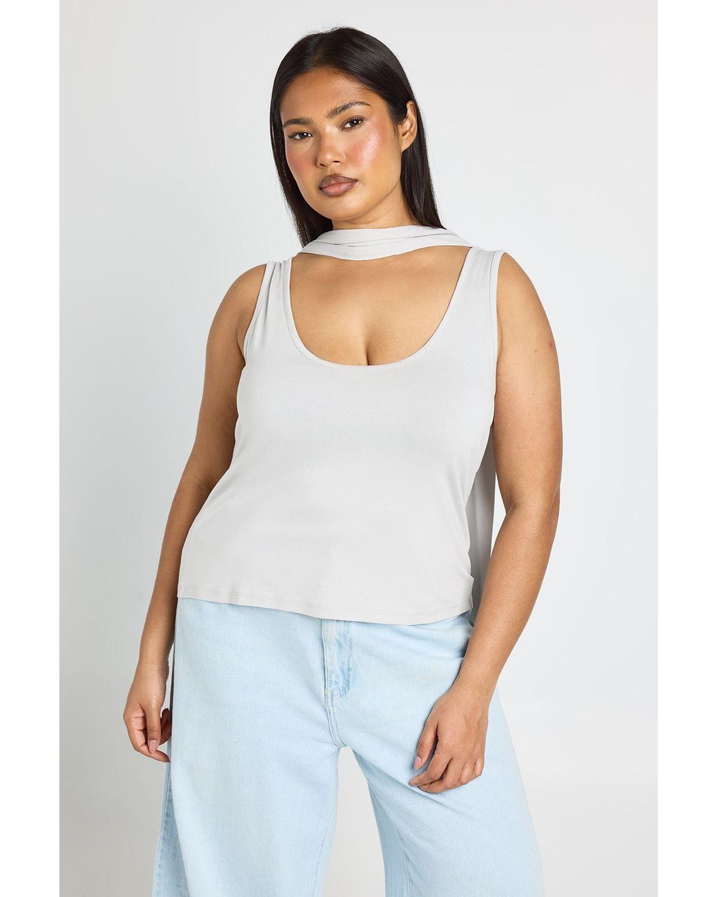 Boohoo White Plus Scoop Vest With Neck Sacrf
