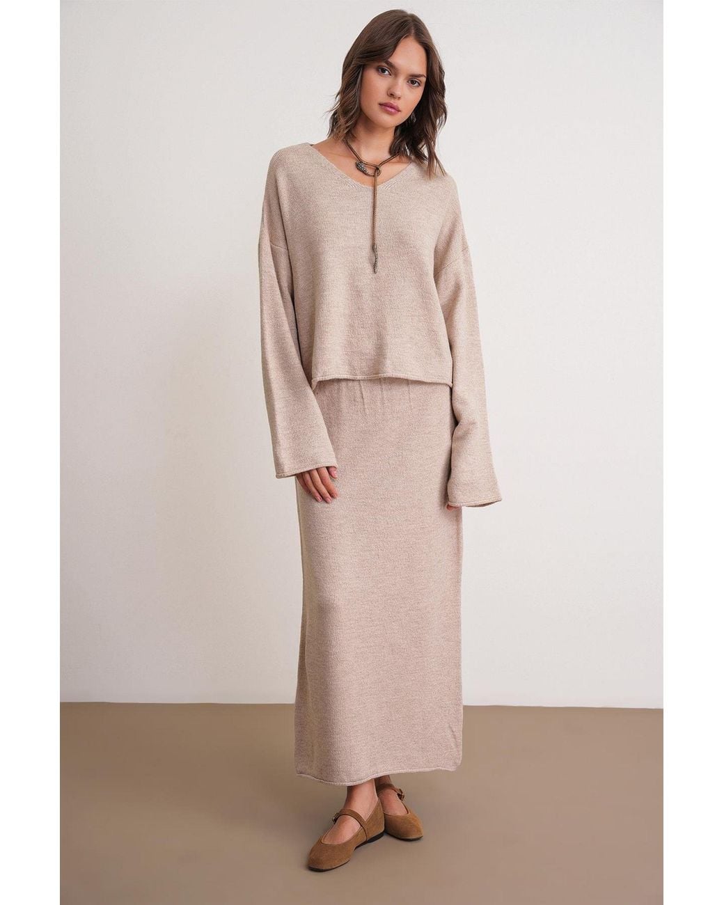 MixRay Natural V-Neck Knitwear Sweater & Skirt Co-Ord Set