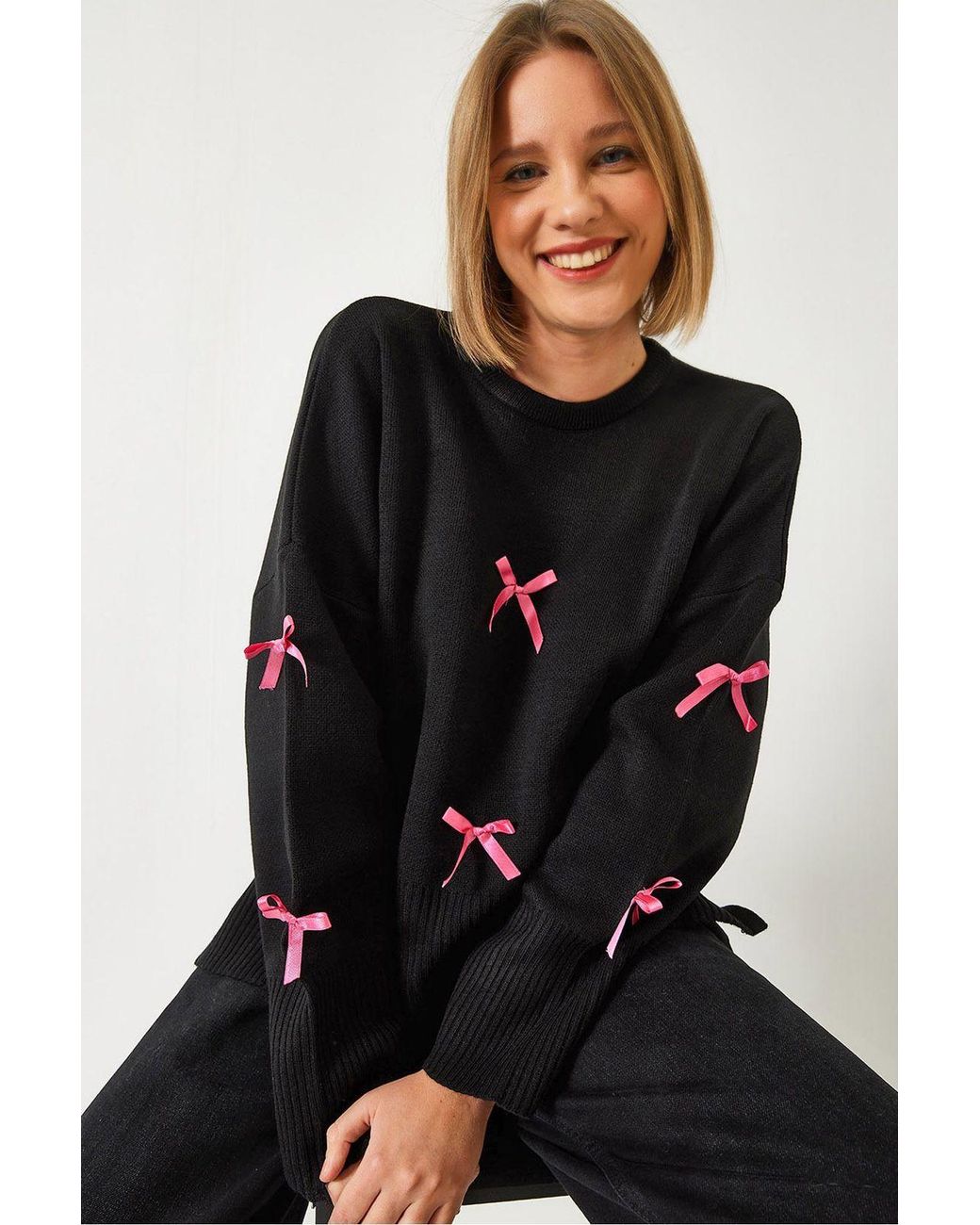 Bianco Lucci Black Patterned Acrylic Crew Neck Sweater With Bow Detail