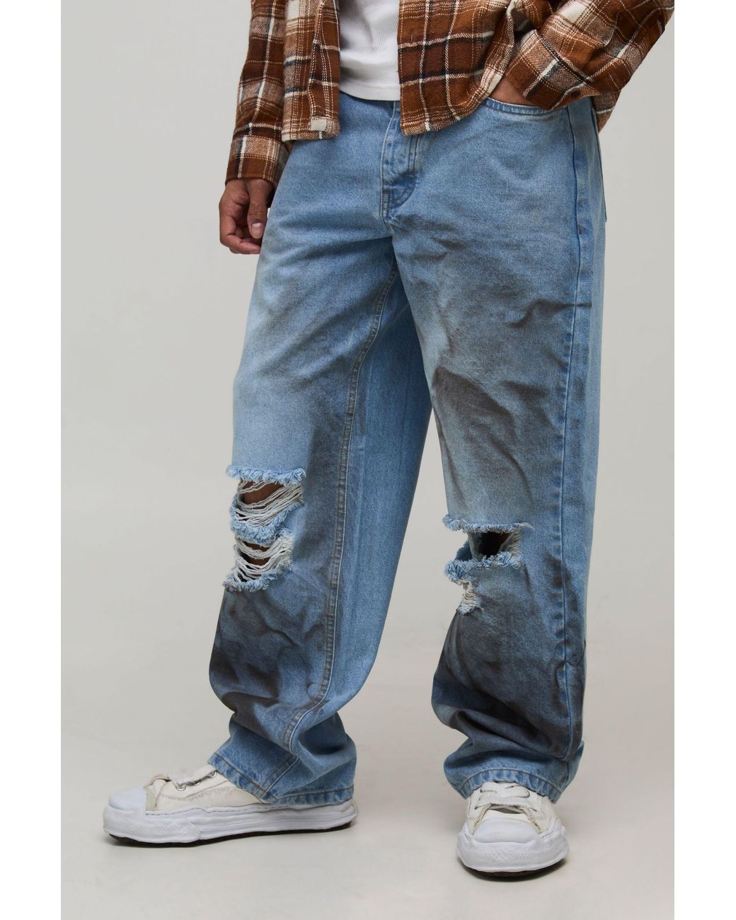 BoohooMAN Blue Dirty Wash Ripped Knee Relaxed Fit Jeans for men