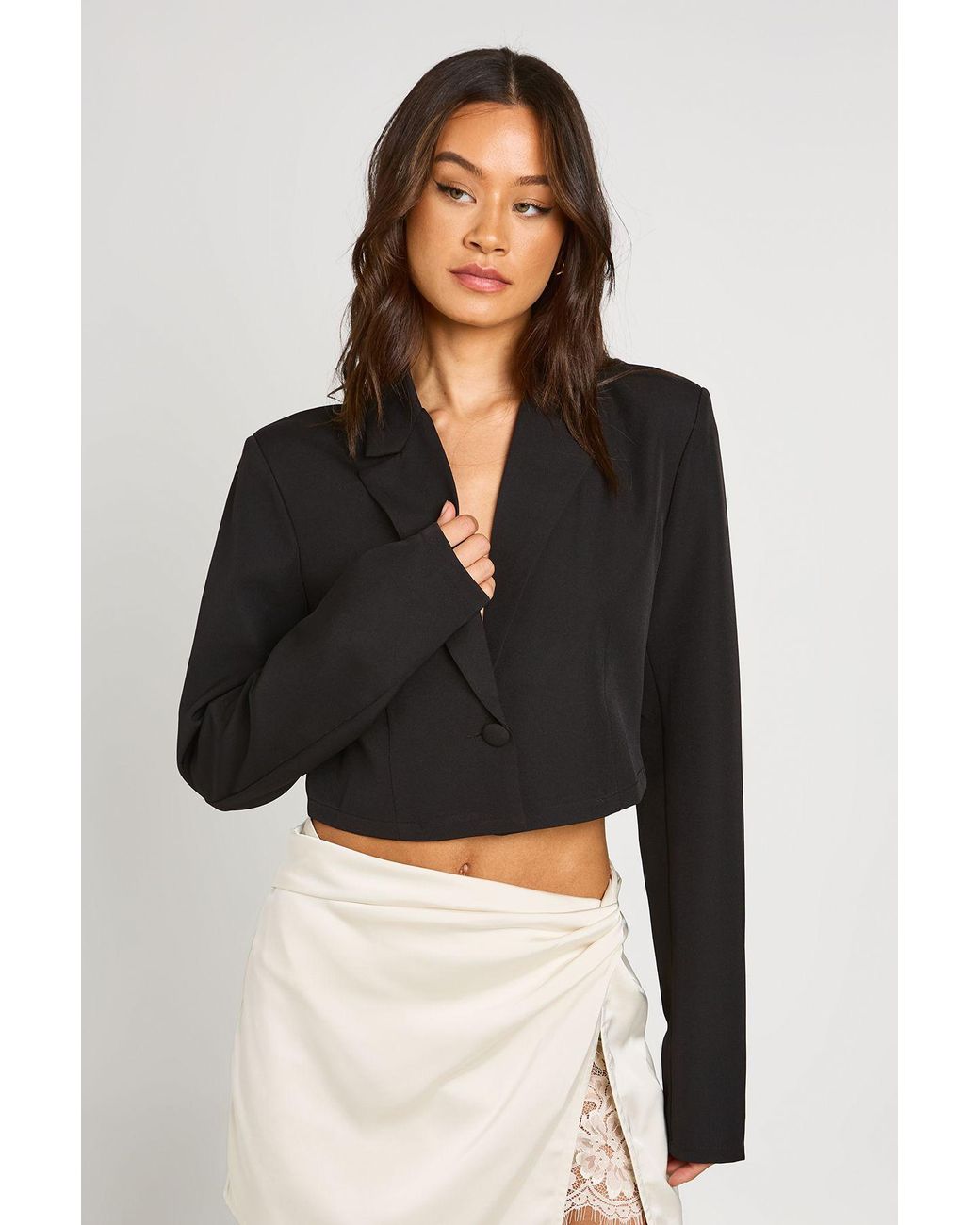 Boohoo Black Tall Basic Woven Relaxed Fit Crop Blazer