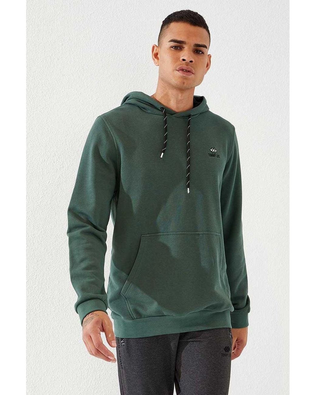 TOMMY LIFE Green Solid Hooded Sweatshirt With Pocket for men