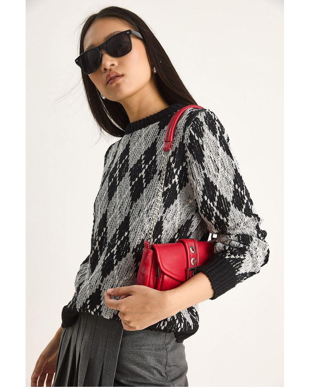 Bianco Lucci Black Crew Neck Knitted Sweater With Diamond Pattern