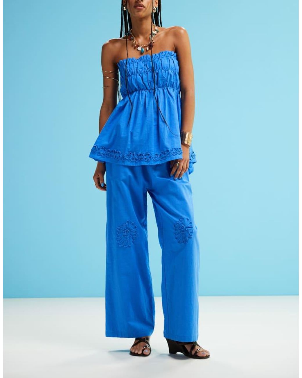 SNDY'S Blue Linen Blend Poplin Flower Applique Wide Leg Trousers