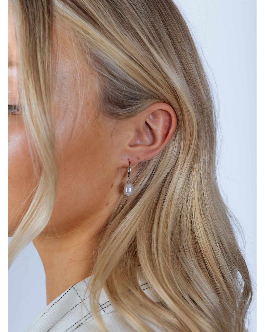 SVNX Metallic Baroque Pearl Earrings