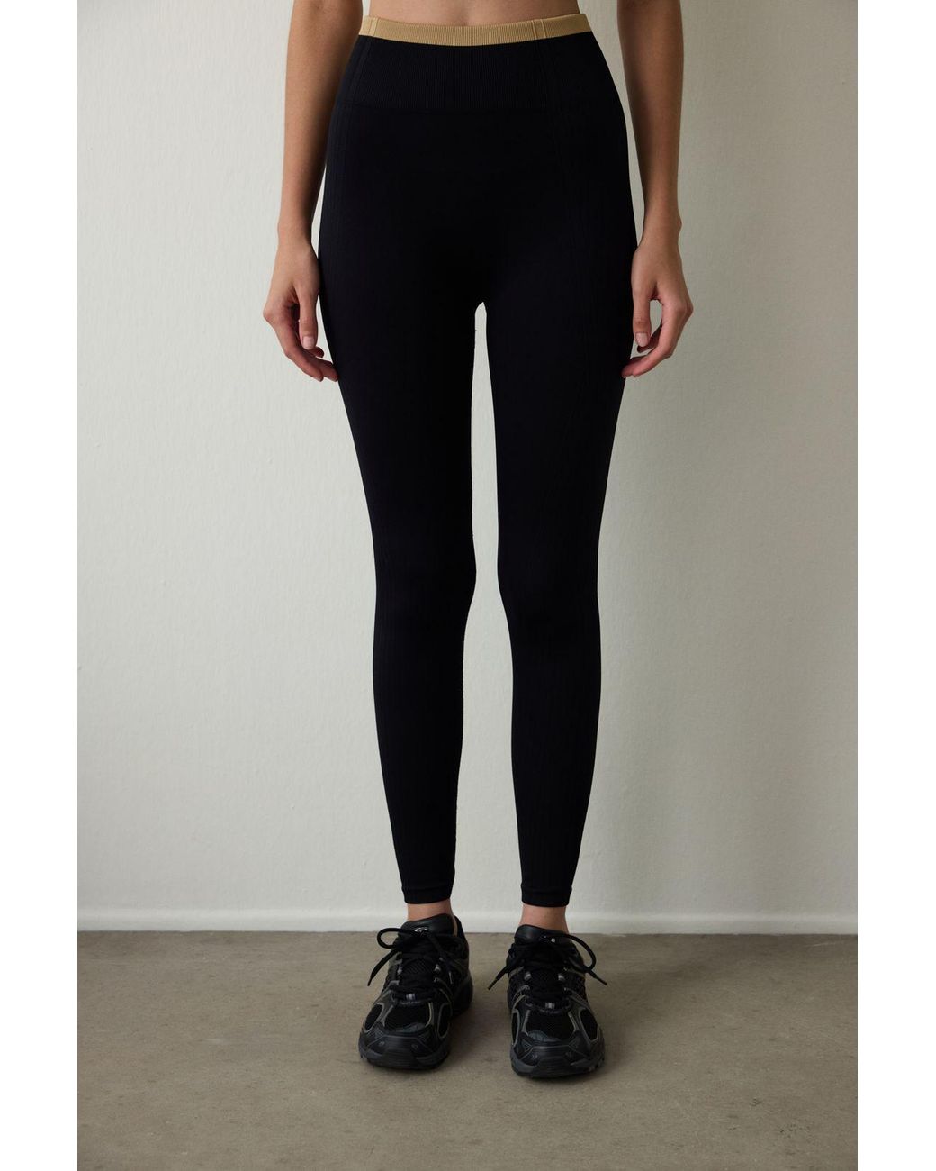 Penti Black Ankle-Length Slim Fit Tights