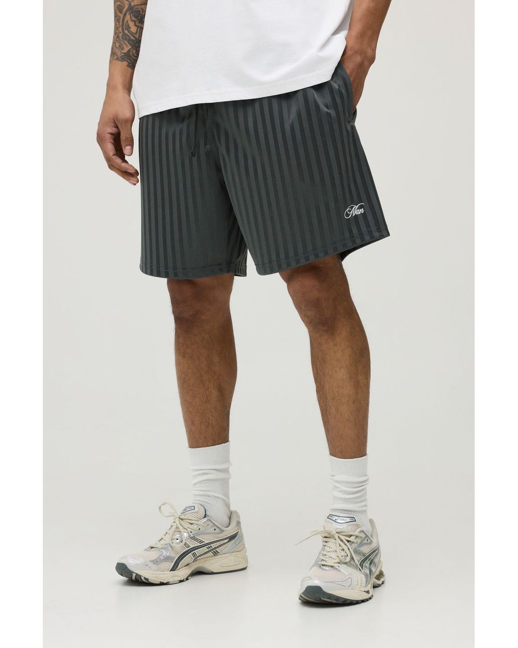 BoohooMAN Black Regular Fit Striped Script Short for men