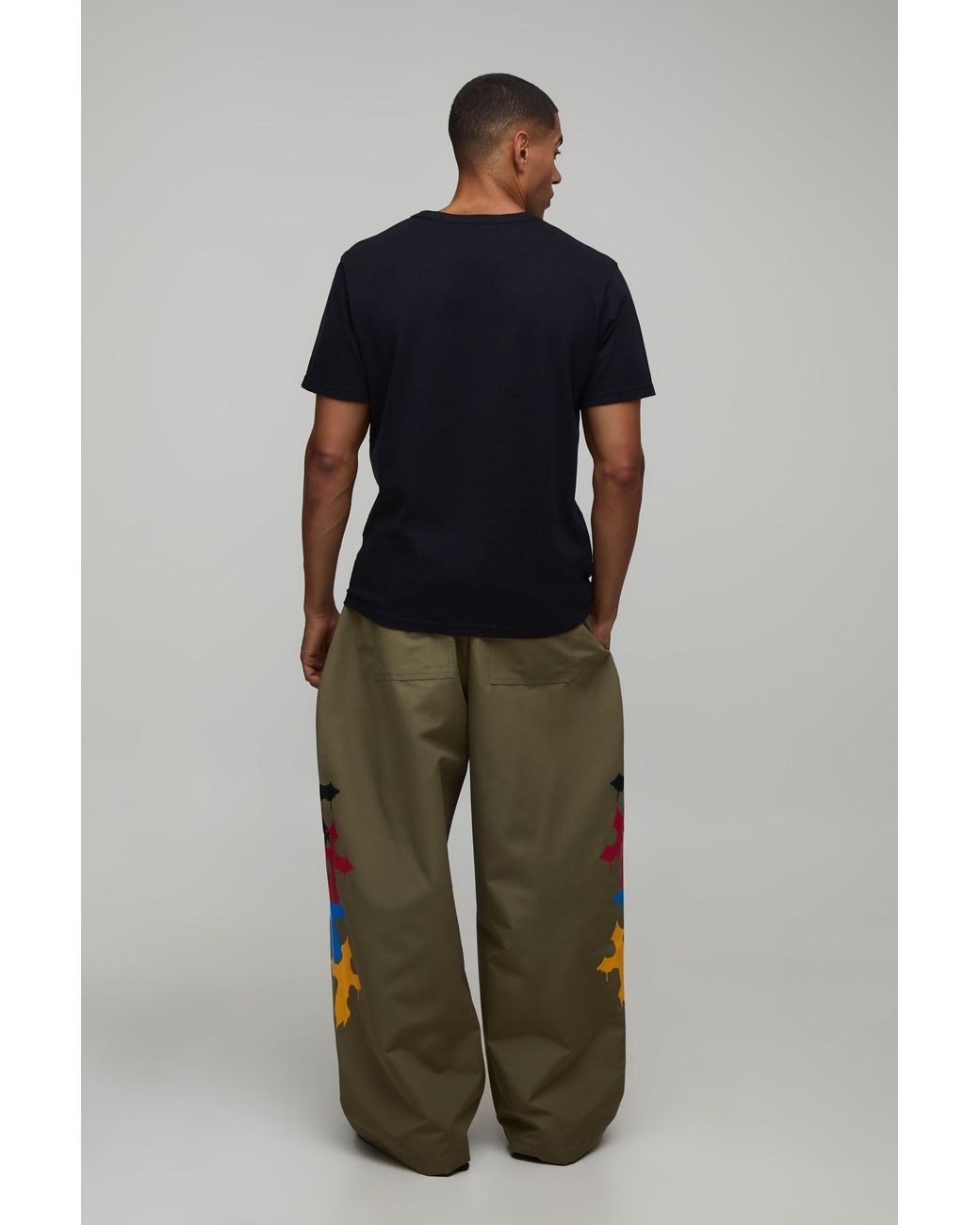 BoohooMAN Green Extreme Parachute Fit Cross Embroidered Trousers for men