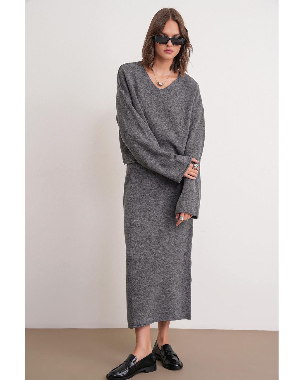 MixRay Gray V-Neck Knitwear Sweater & Skirt Co-Ord Set