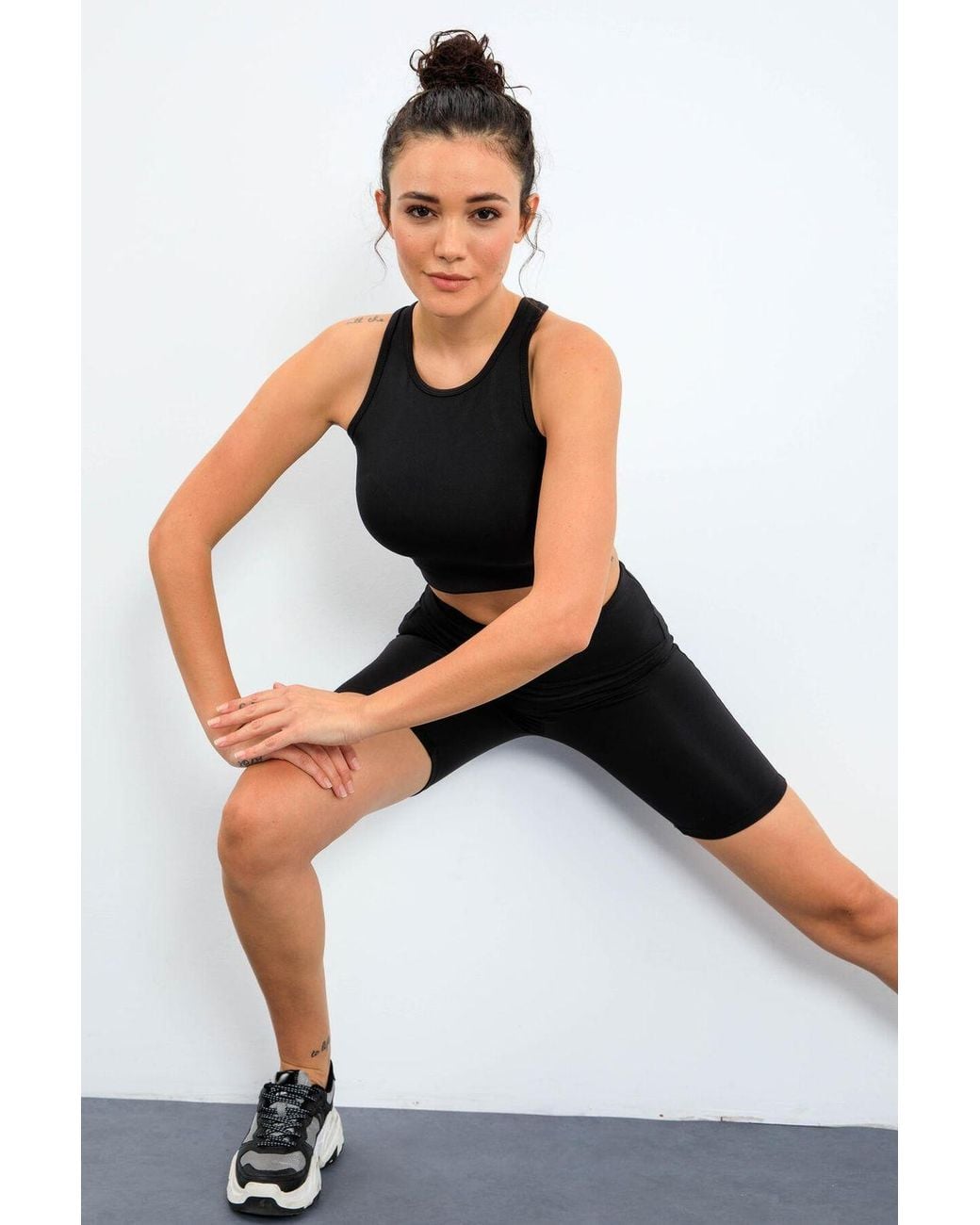 TOMMY LIFE Black Sleeveless Slim-Fit Active Set With Cycling Shorts