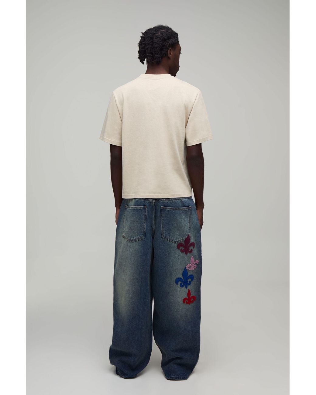 BoohooMAN Blue Fleur De Lis Applique Super Baggy Jeans for men