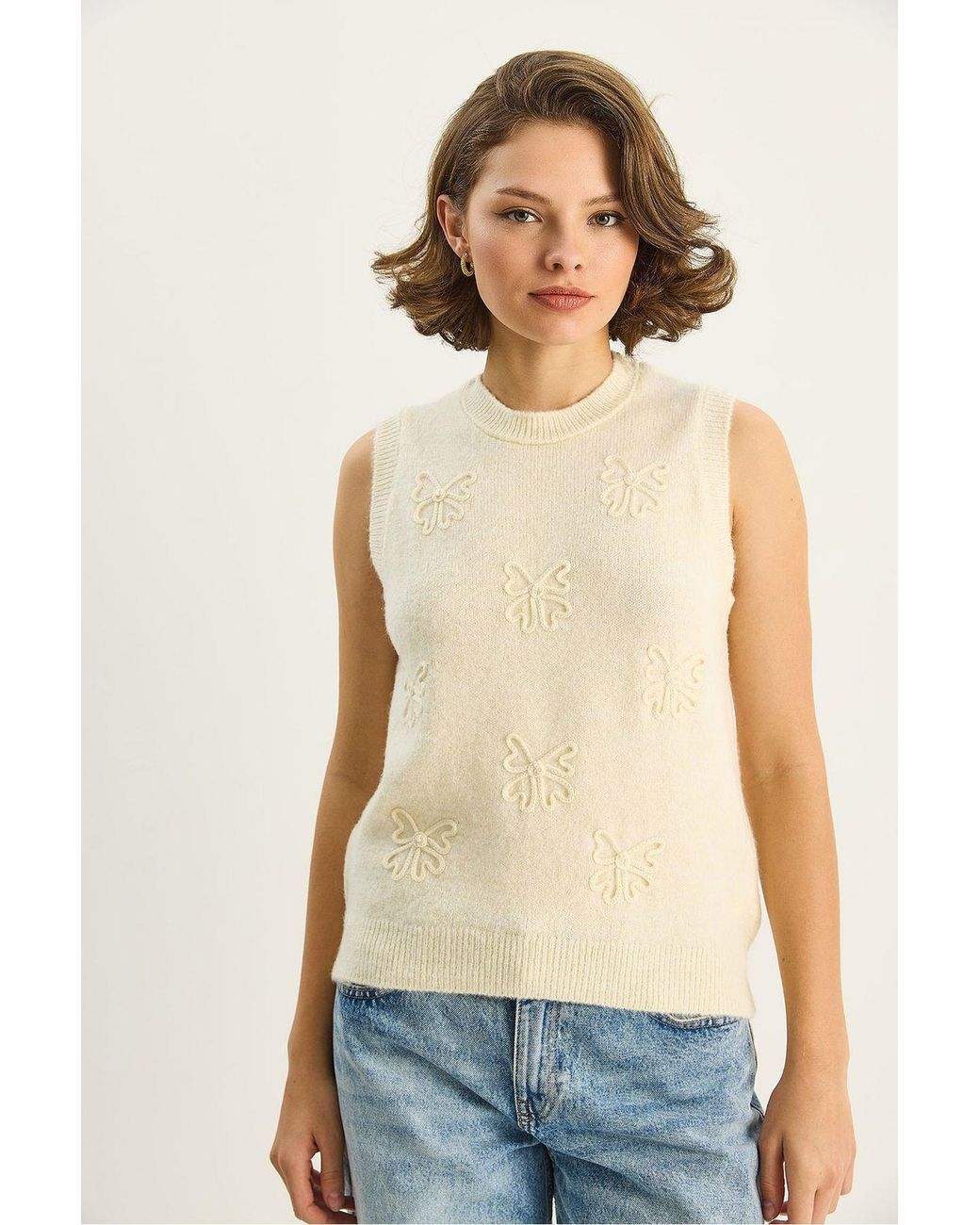 Bianco Lucci Natural Knit Sweater Vest With Embroidery