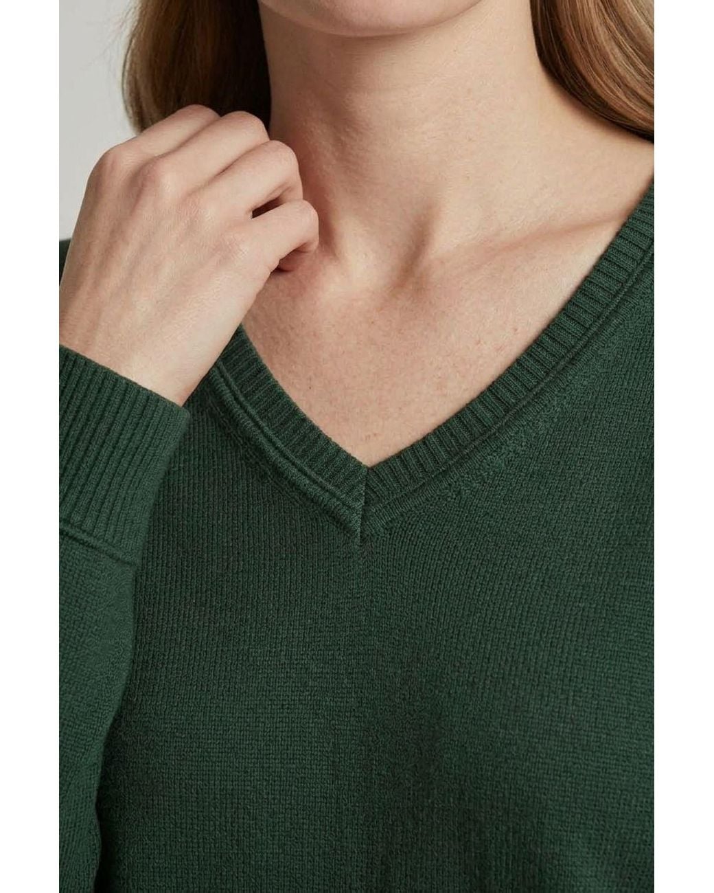 Izabel London Green Slim Fit V-Neck Lightweight Jumper
