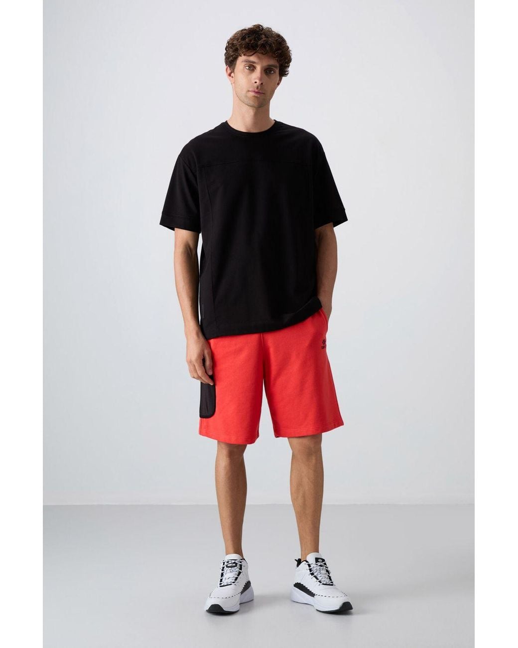 TOMMY LIFE Red Wide-Leg Cargo Shorts for men