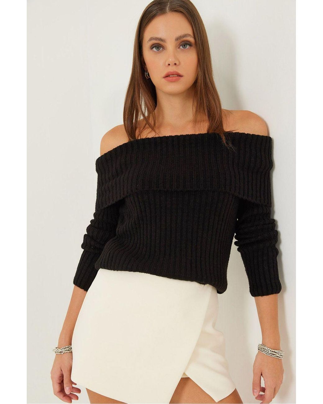 Bianco Lucci Black Fitted Ribbed Blouse With Madonna Collar
