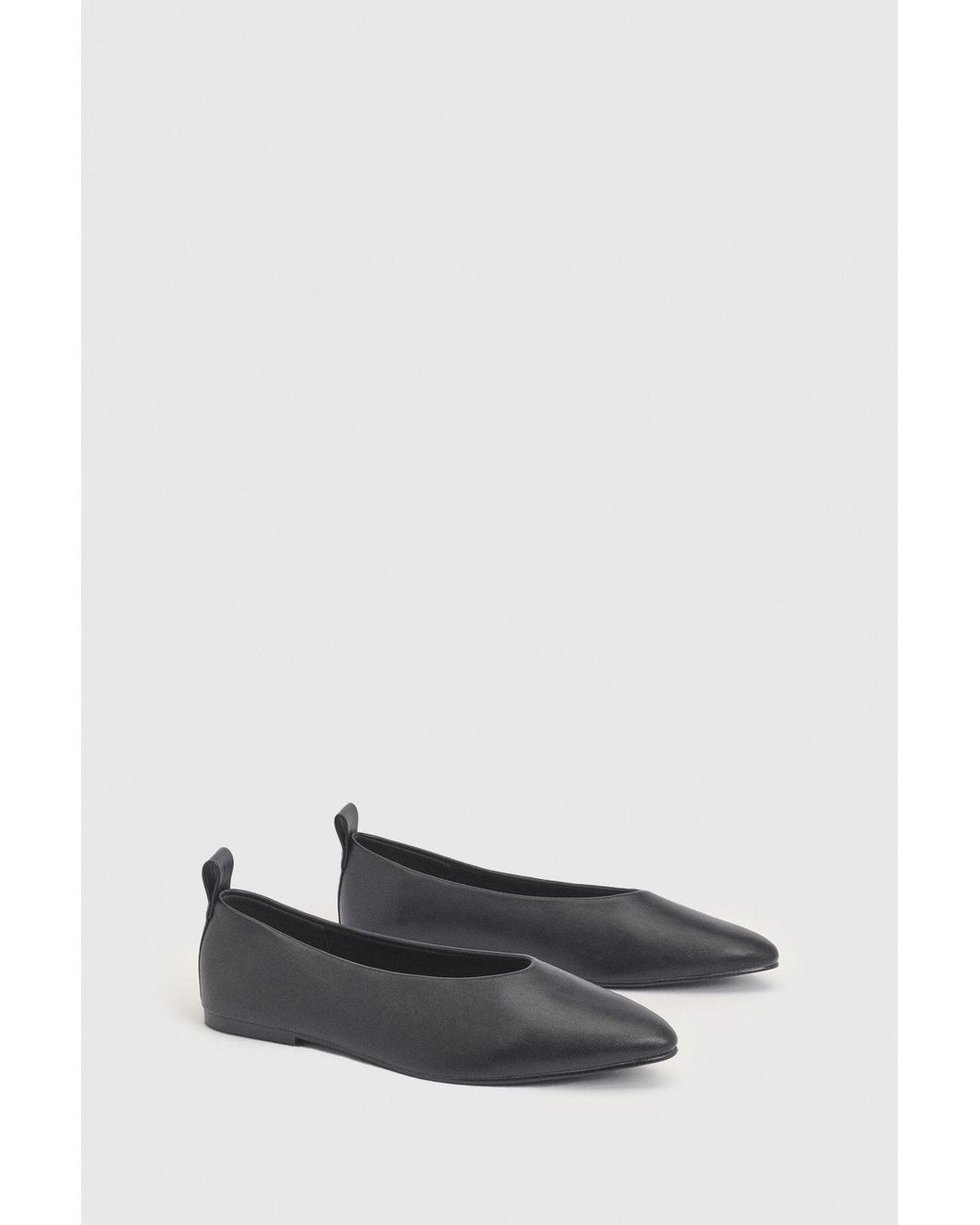 Boohoo White Round Toe Ballet Flats
