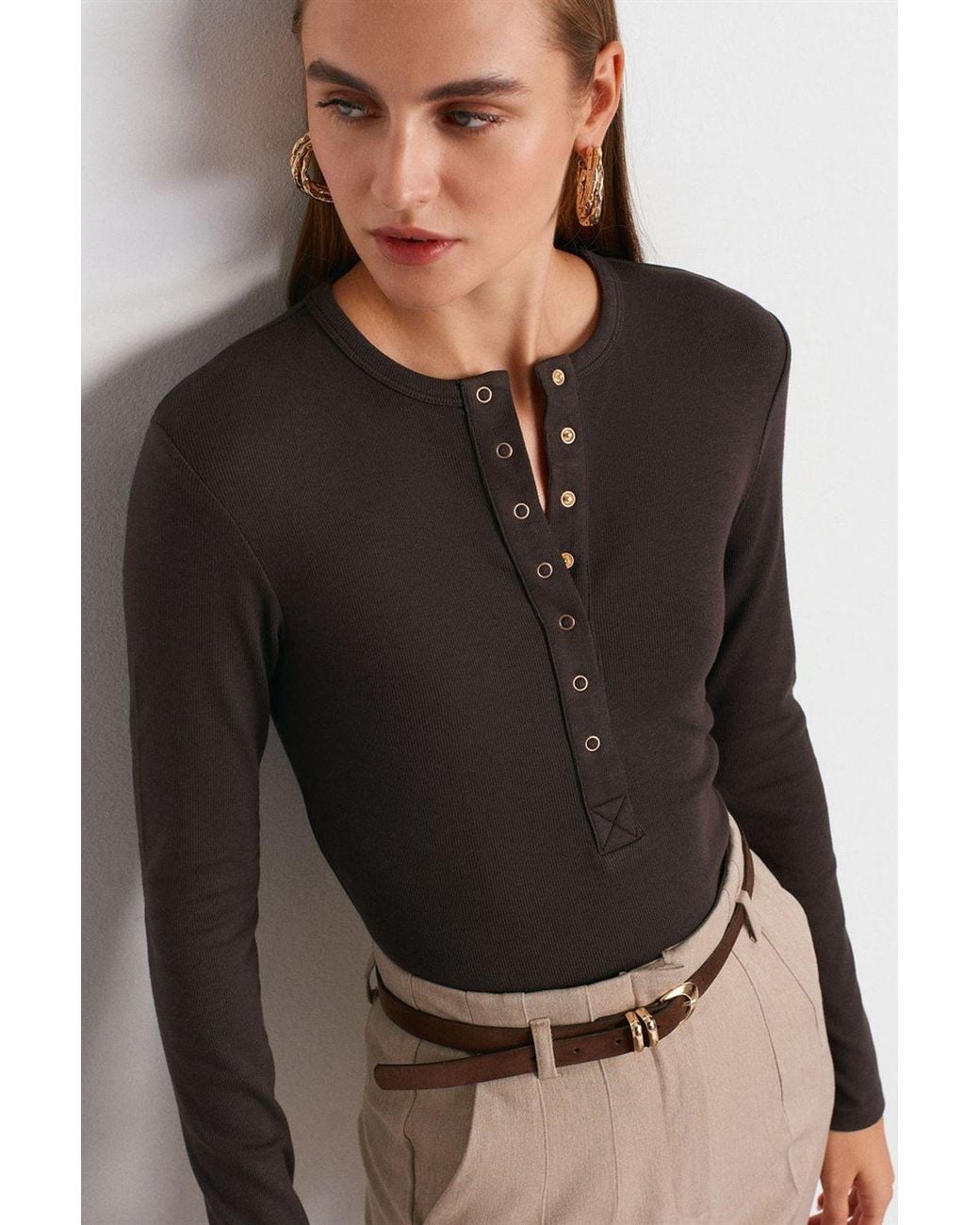 Dilvin Black Ribbed Crew Neck Button Blouse