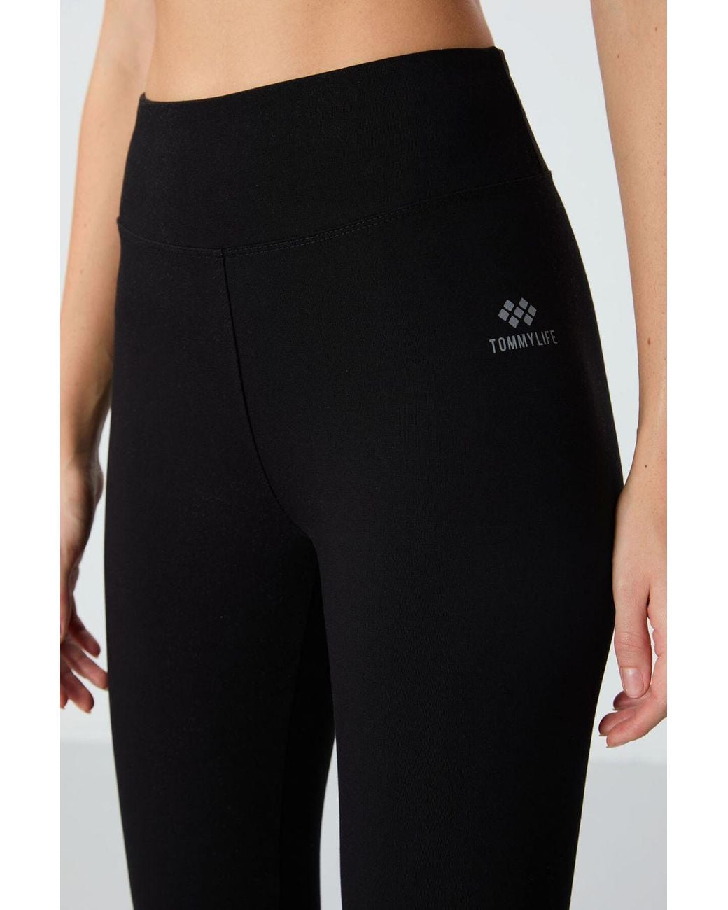 TOMMY LIFE Black High-Waist Capri Leggings