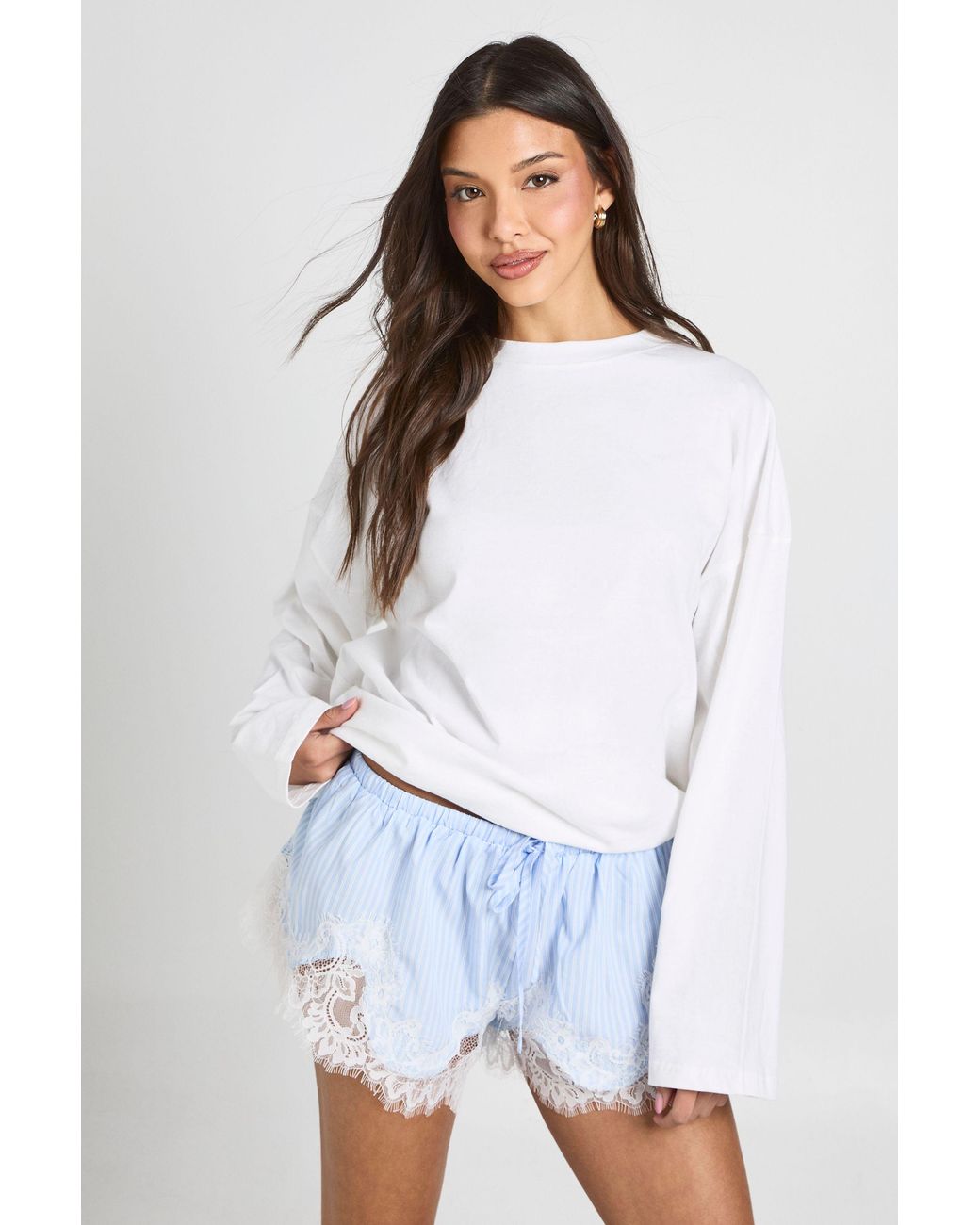 Boohoo White Lace Trim Stripe Flippy Shorts
