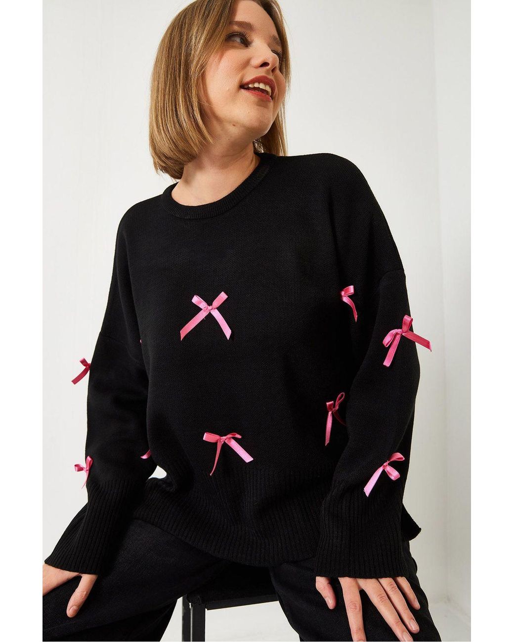 Bianco Lucci Black Patterned Acrylic Crew Neck Sweater With Bow Detail