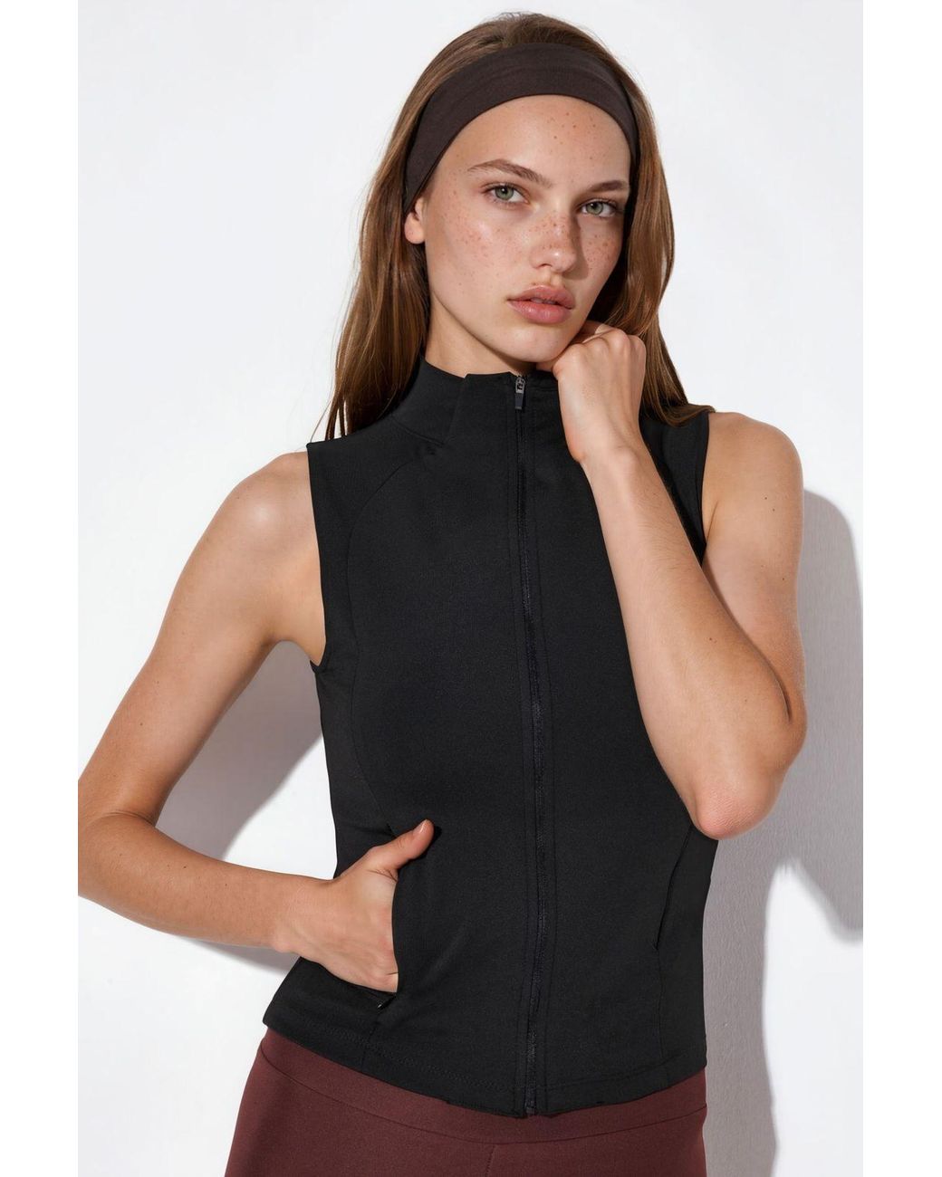 Hiccup Black Fitted Turtleneck Sleeveless Active Top
