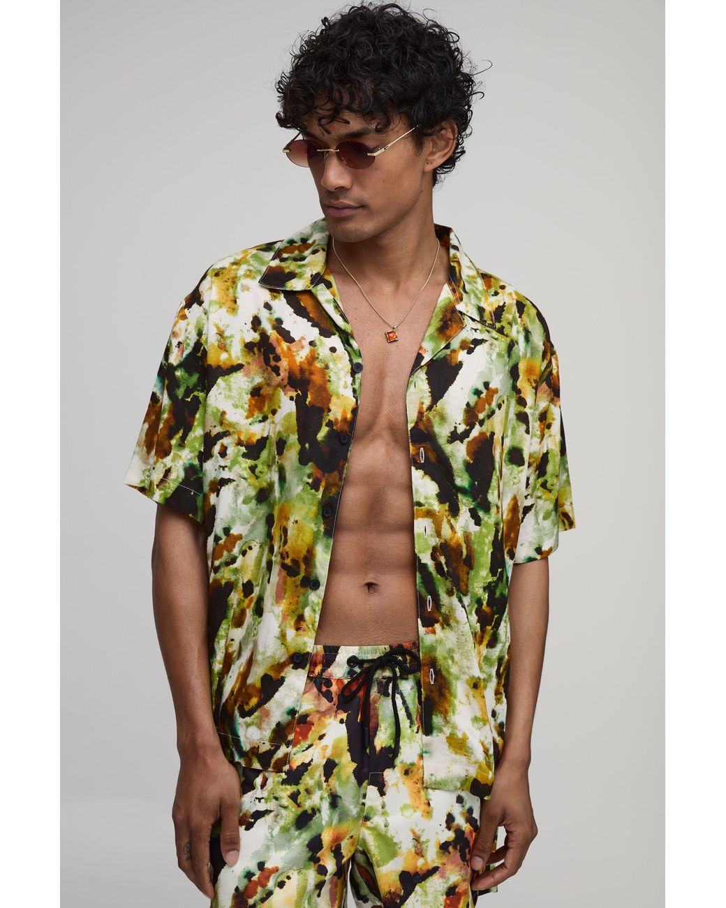 BoohooMAN Green Oversized Abstract Print Revere Shirt for men