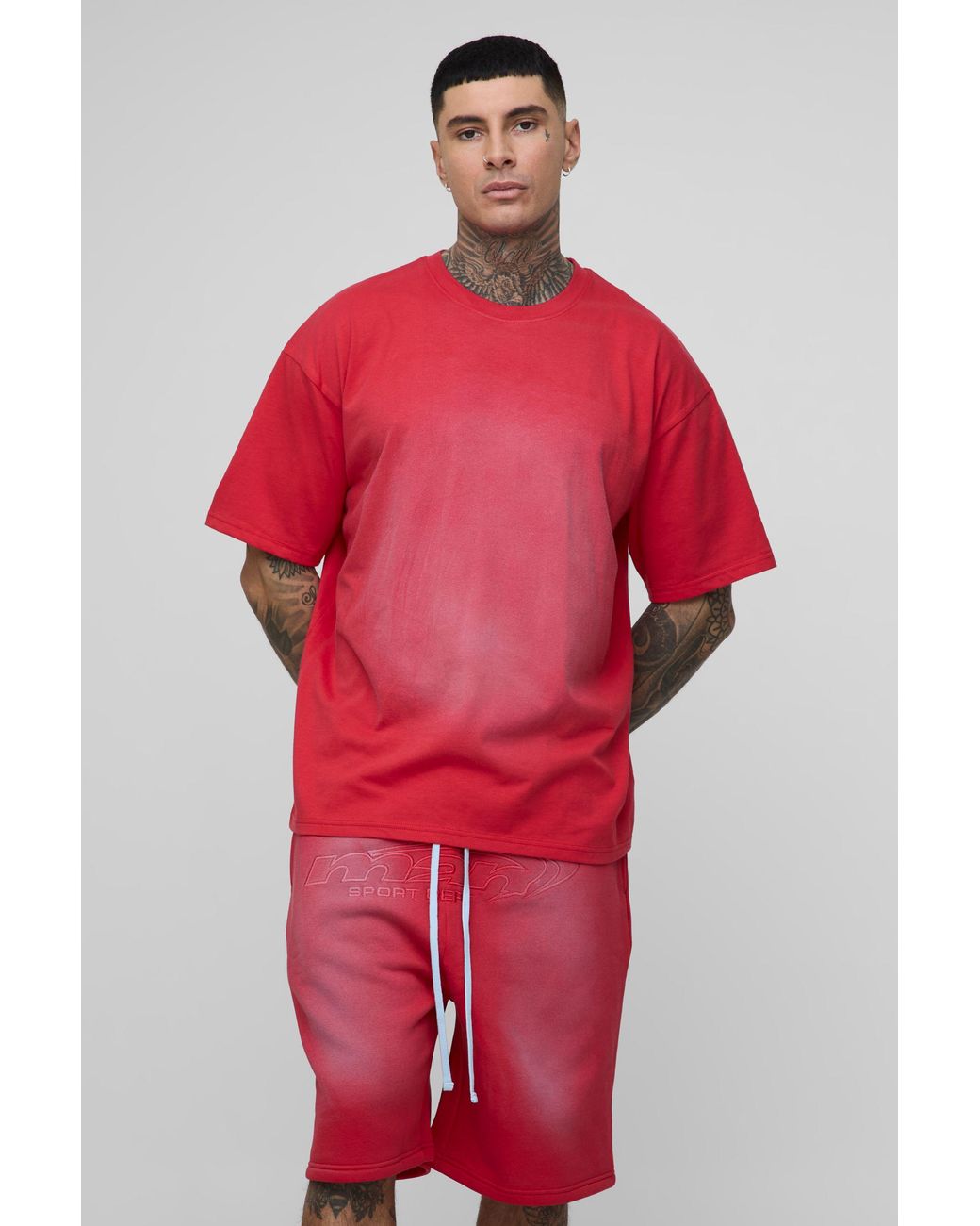 BoohooMAN Red Tall Ofcl Applique Spray Wash T-Shirt & Oversized Drop Crotch Short Set for men