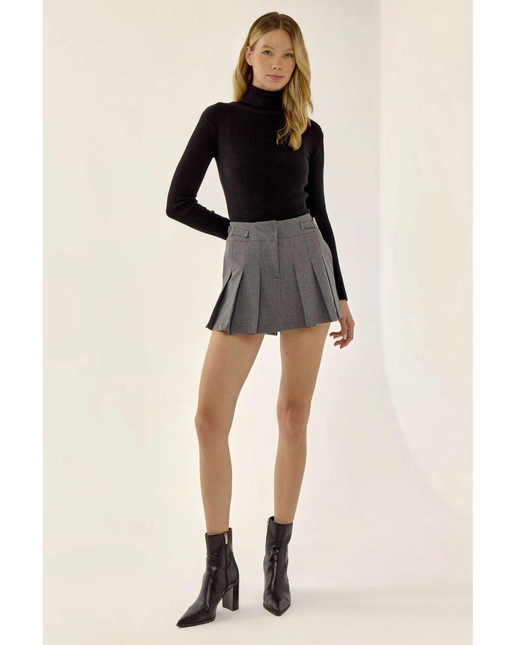 Hiccup Black Buckle Detailed Pleated Mini Skirt