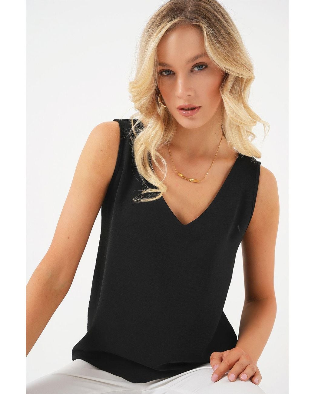 Bigdart Black Textured V-Neck Sleeveless Blouse