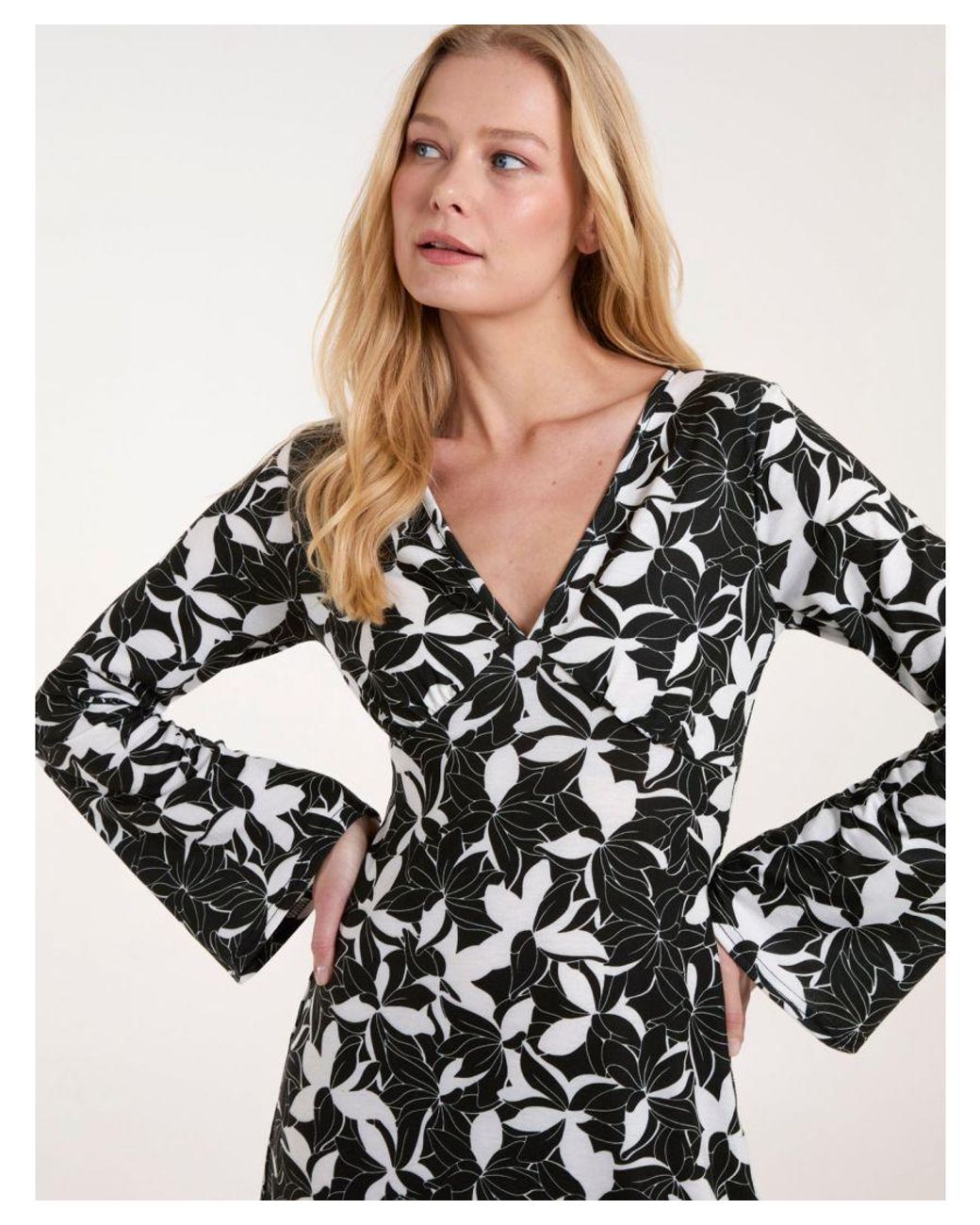 Blue Vanilla White V Neck Long Sleeve Print Dress