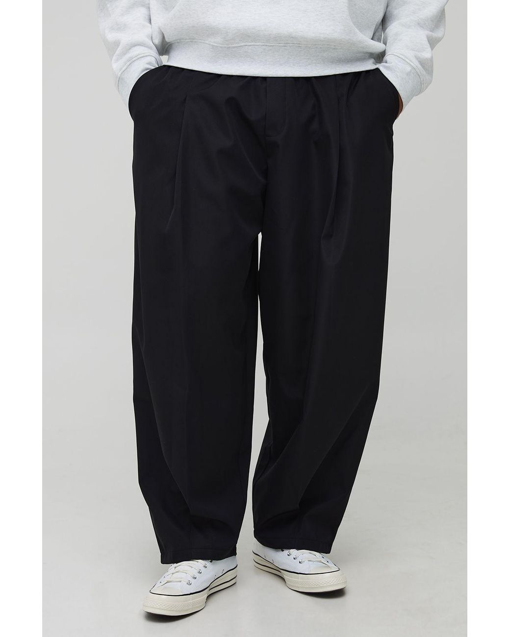 BoohooMAN Black Plus Pleat Front Balloon Fit Pants for men