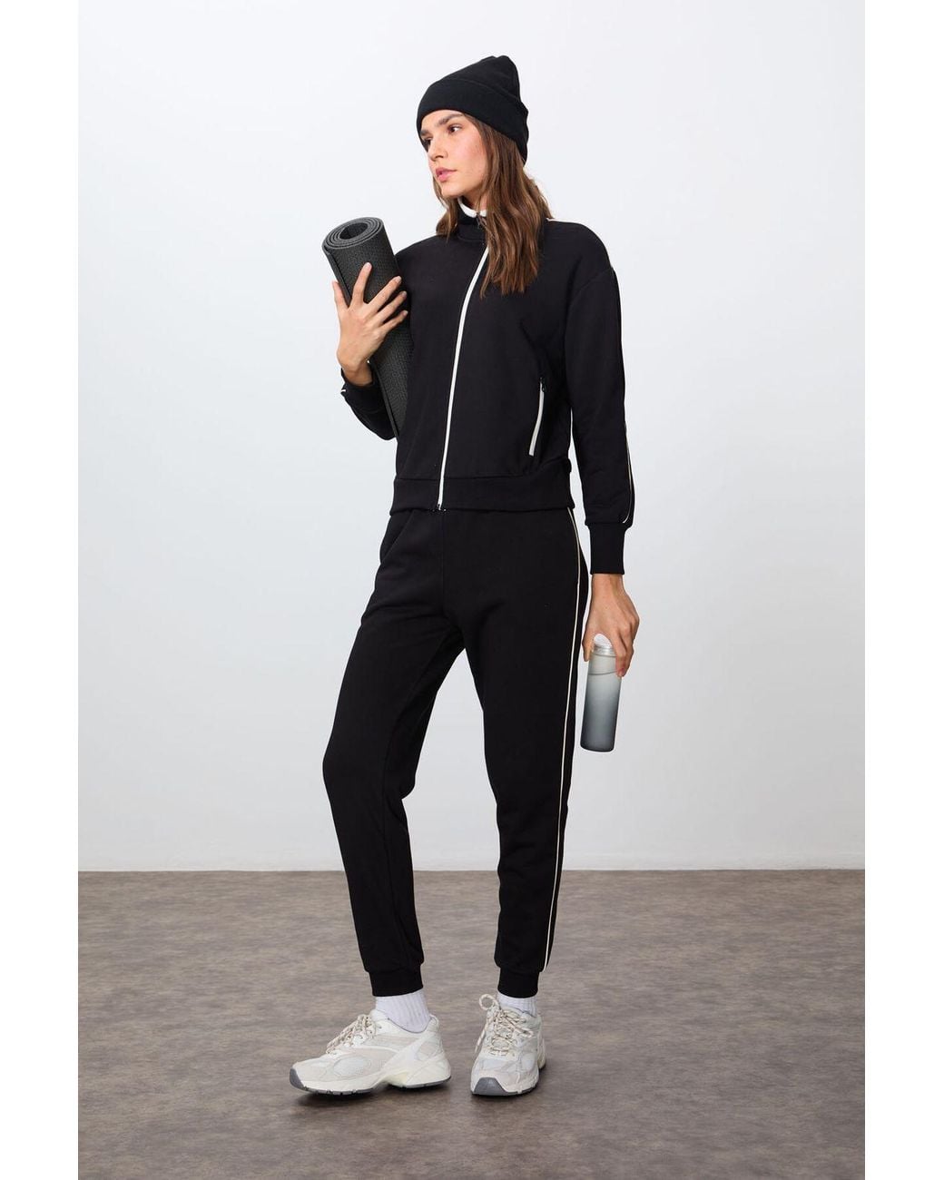 TOMMY LIFE Black Oversized Zip-Collar Sweatshirt And Pants Set