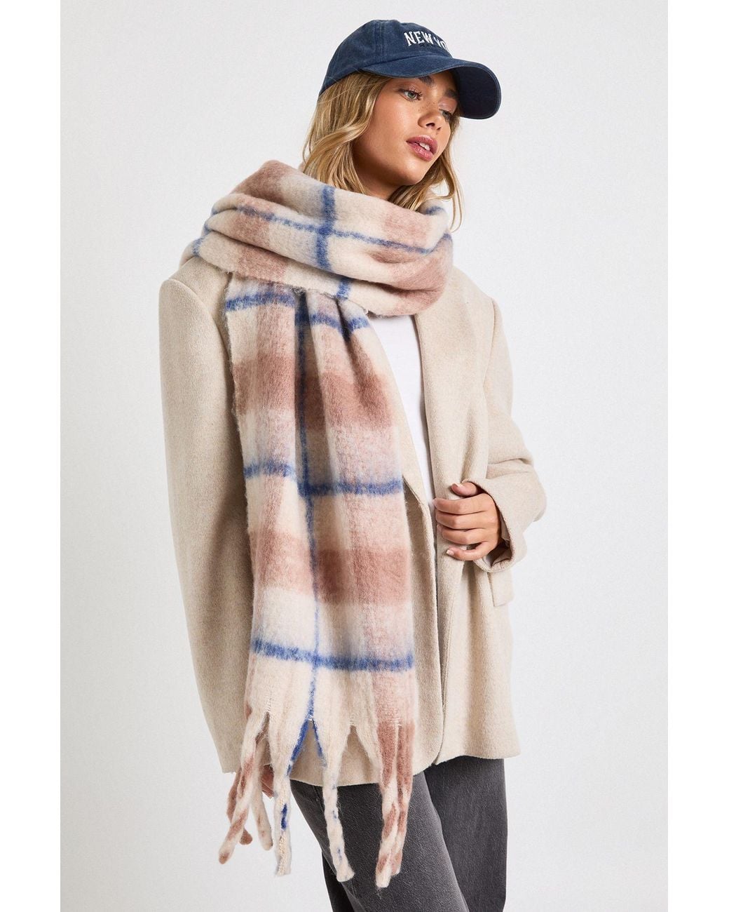 Boohoo Natural Contrast Check Ovresized Tassel Fluffy Scarf