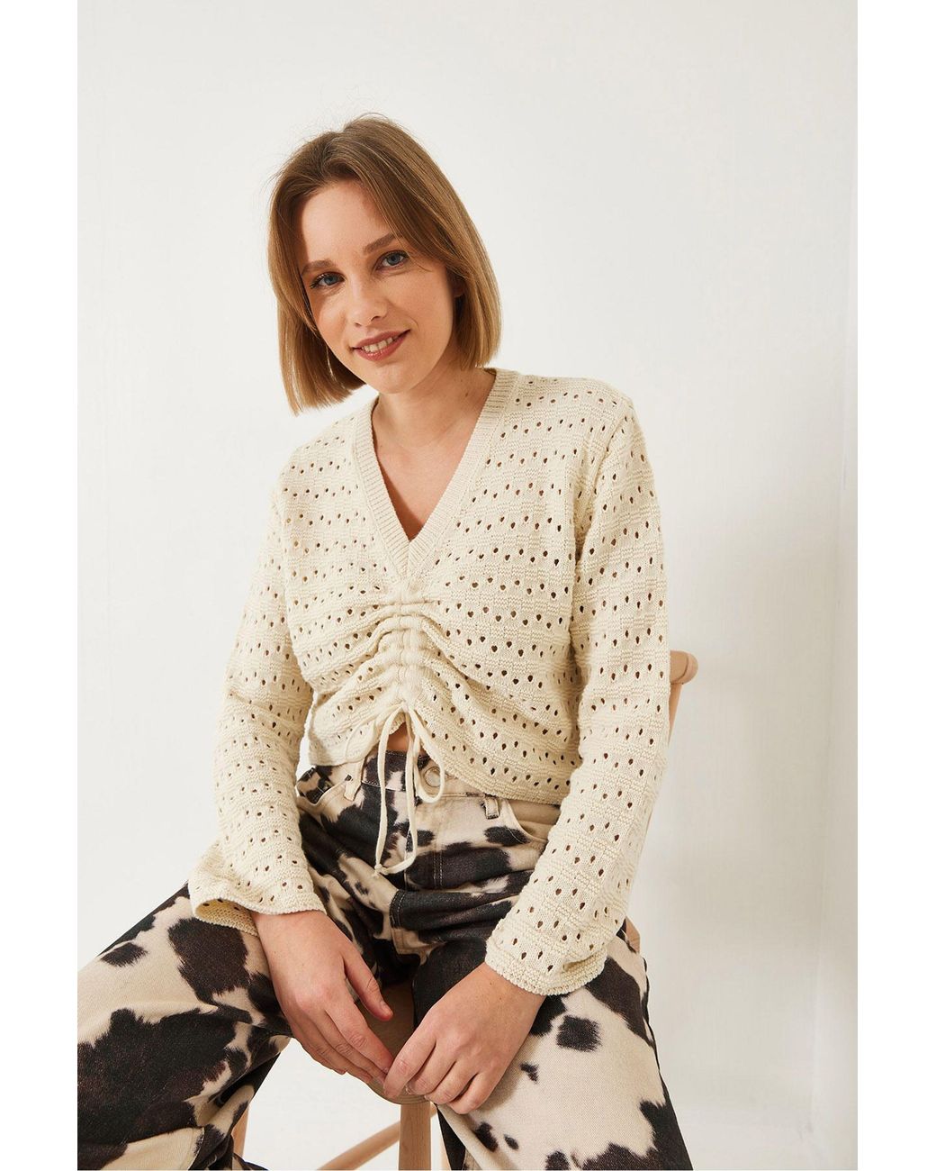 Bianco Lucci Natural Textured Lace V-Neck Crop Top With Ruffle Detail