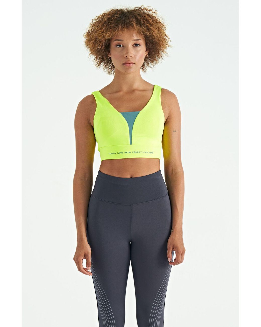 TOMMY LIFE Blue Color-Blocked Sleeveless Crop Sports Top