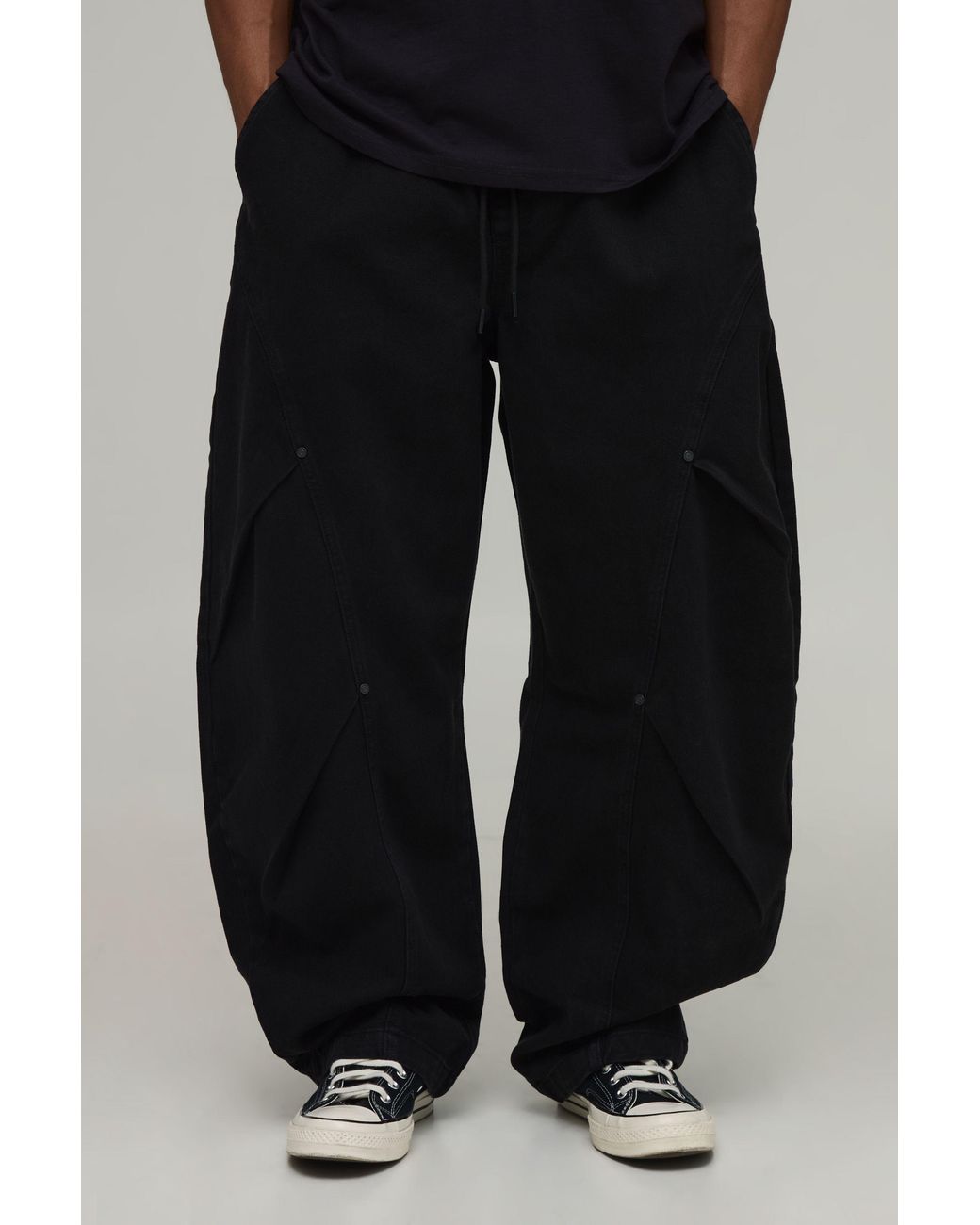 BoohooMAN Black Elasticated Waist Balloon Fit Double Leg Pleat Detail Twill Trousers for men