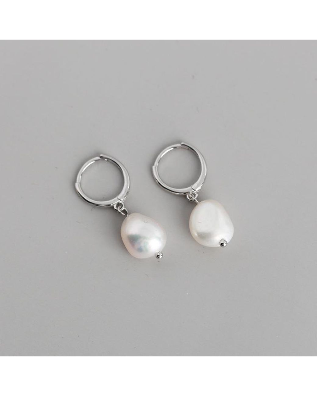 SVNX Metallic Baroque Pearl Earrings