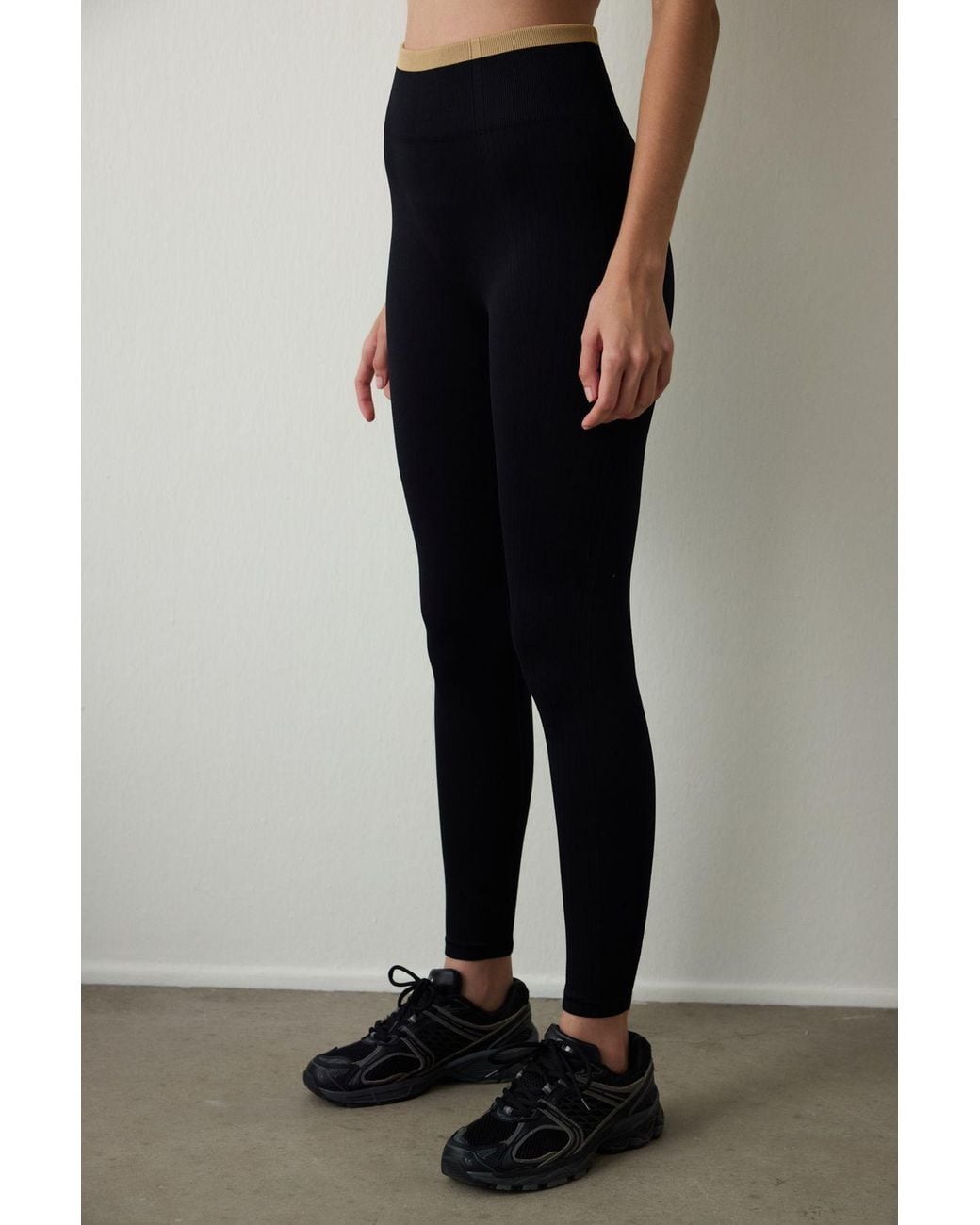 Penti Black Ankle-Length Slim Fit Tights