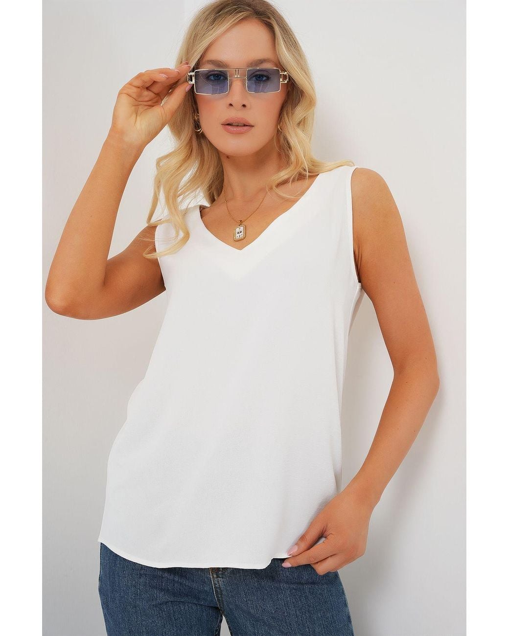 Bigdart White V-Neck Pull-On Blouse