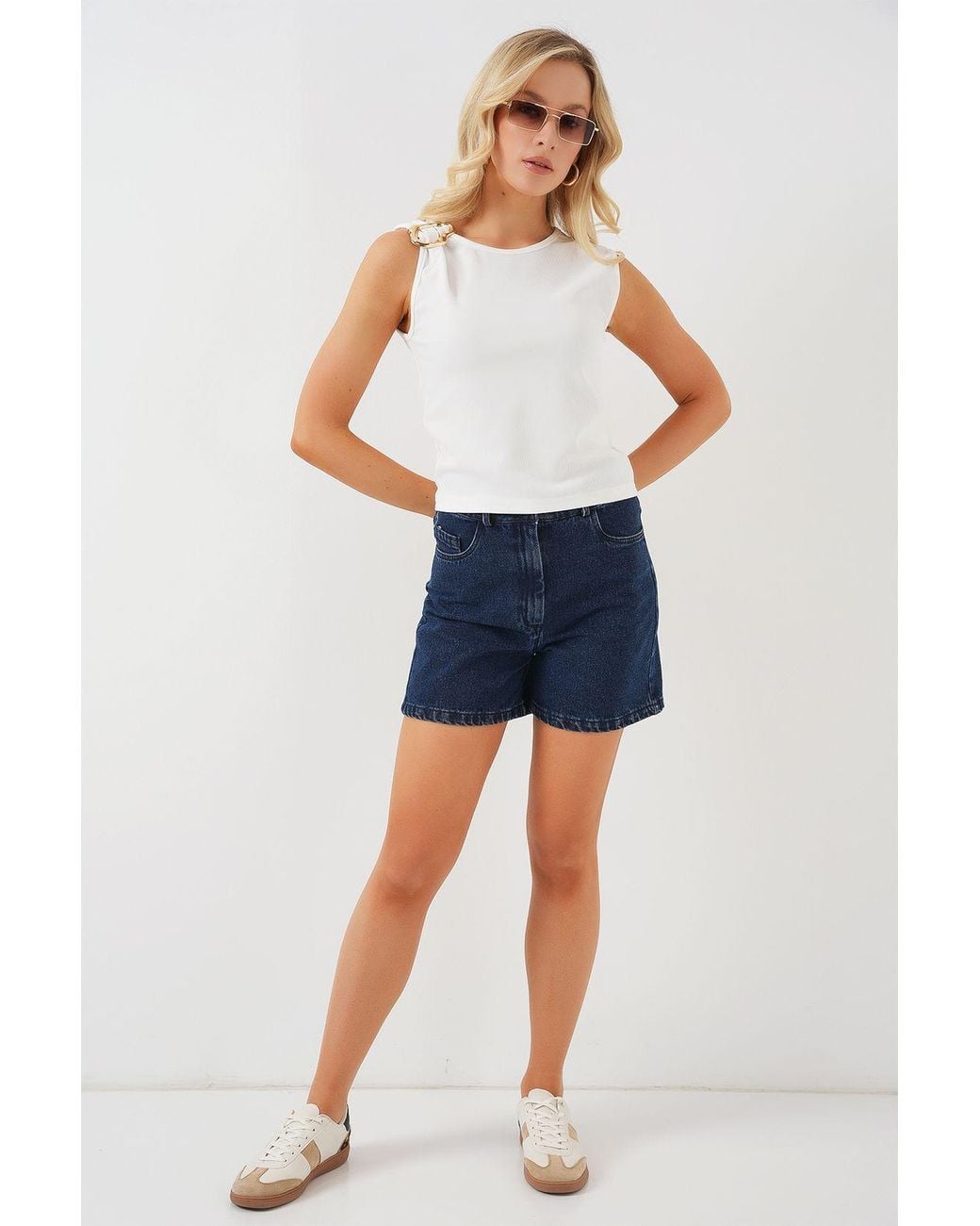 Bigdart White Ribbed Crew Neck Sleeveless Blouse With Accessory Detail