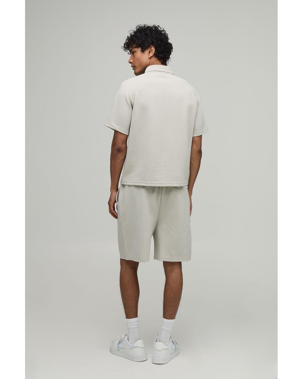BoohooMAN Natural Boxy Wavy Jacquard Raglan Polo & Pleat Detail Shorts Set for men