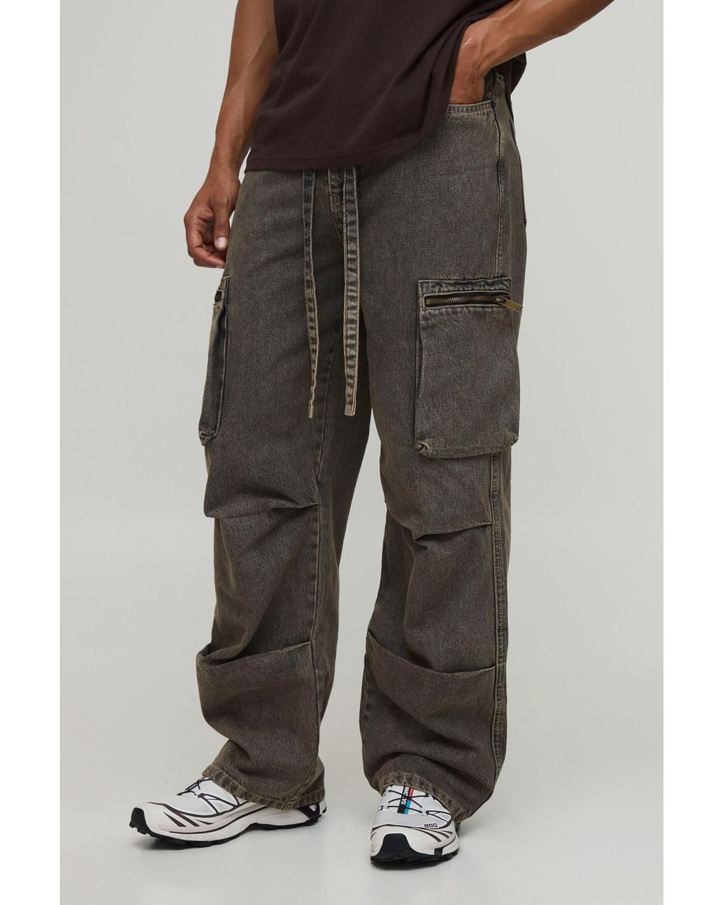 BoohooMAN Black Pleat Knee Belted Relaxed Fit Cargo Jeans for men