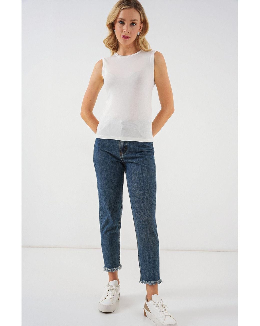 Bigdart White Fitted Sleeveless Bodysuit With Crew Neck