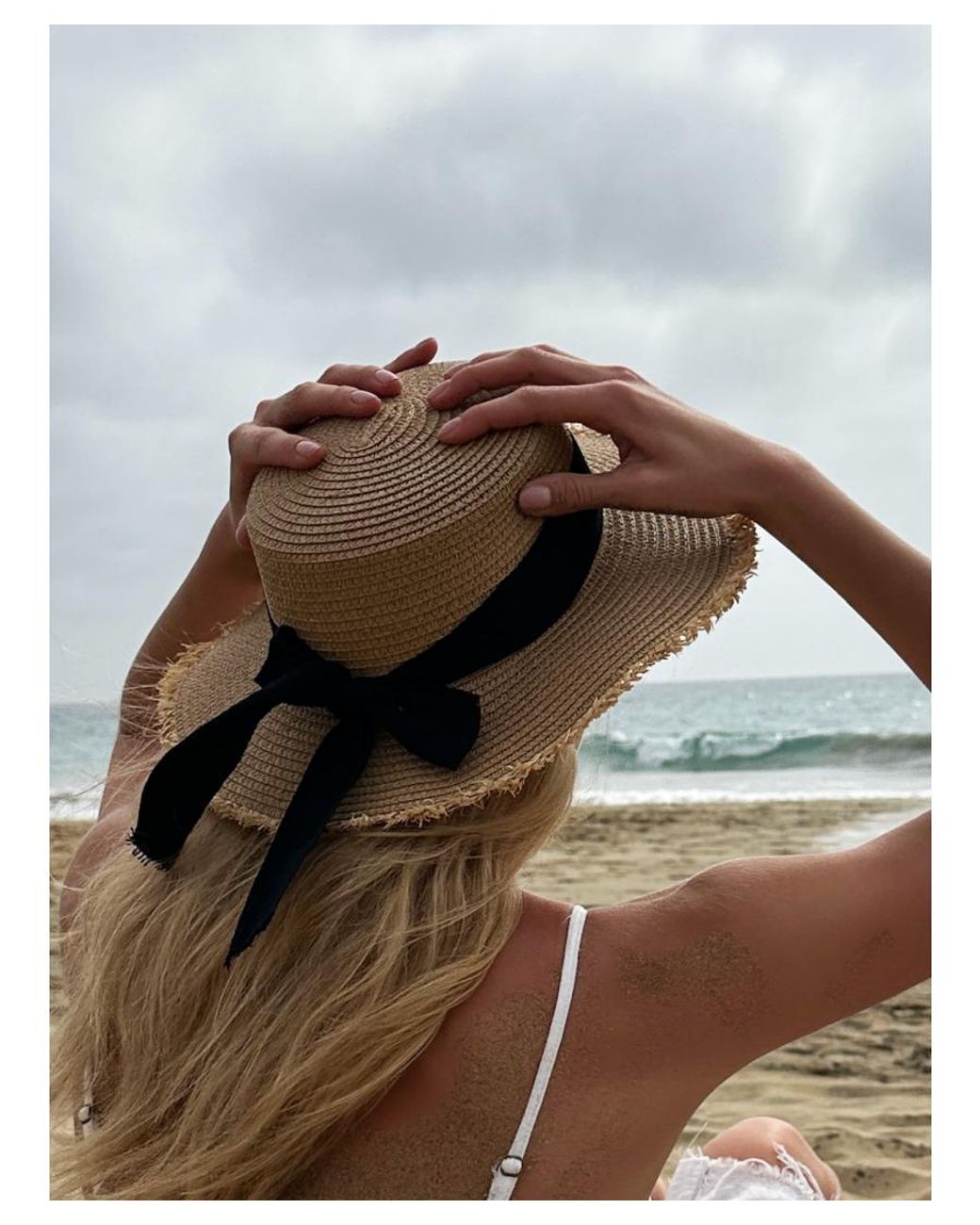 SVNX White Straw Hat With Ribbon Bow