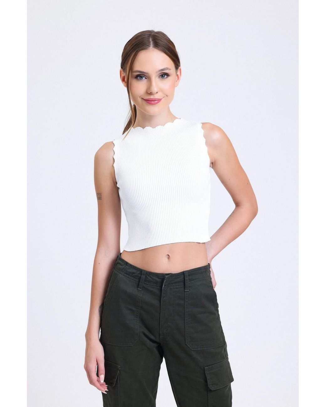 Hiccup White Round Neck Knitted Ribbed Crop Top With A Detail