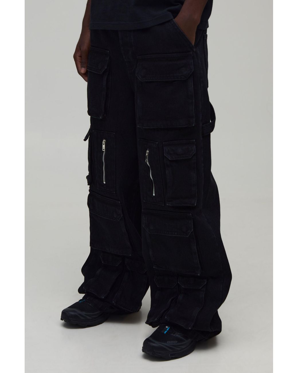 BoohooMAN Black Baggy Fit Zip Detail Cargo Jeans for men