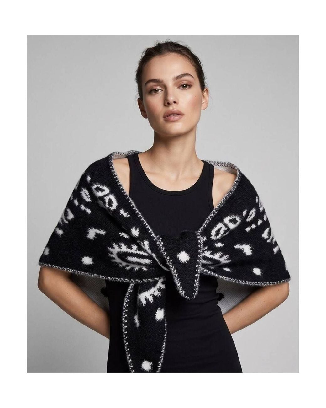 RYVAN Black Scarf