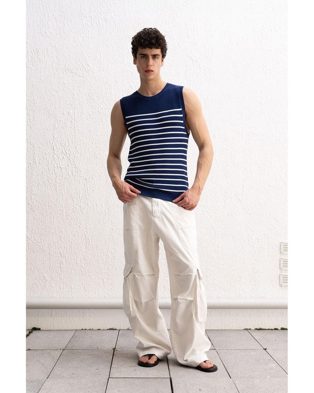 Giesto Blue Slim Fit Striped Crew Neck Sleeveless T-Shirt for men